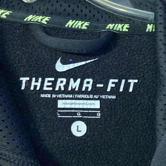 NIKE THERMA FIT HOODIE LARGE BLACK AND NEON YELLOW/GREEN - Picture 3 of 4